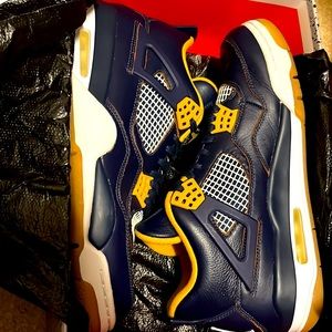 Jordan 4 dunk from above size 10.5 barley worn